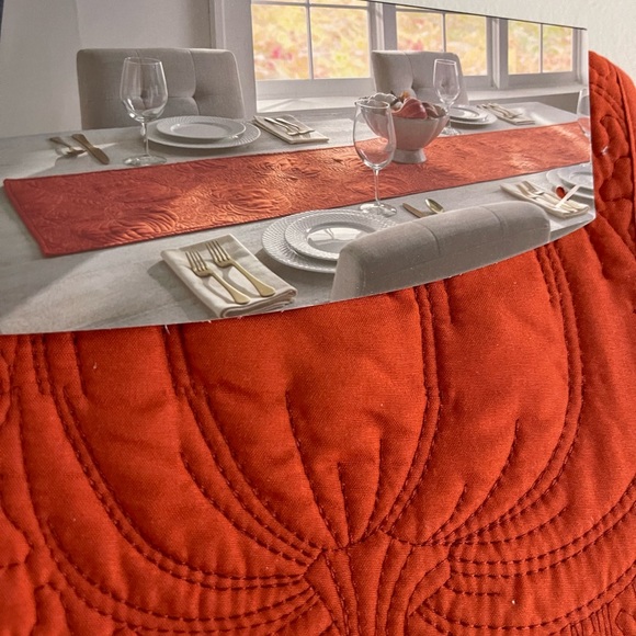 NWT Tommy Bahama Table Runner Quilted Pumpkins Fall Thanksgiving New 14" x 72" - Picture 2 of 4